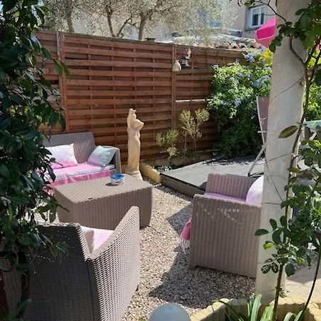 Apartment T1 Avec Jardin *